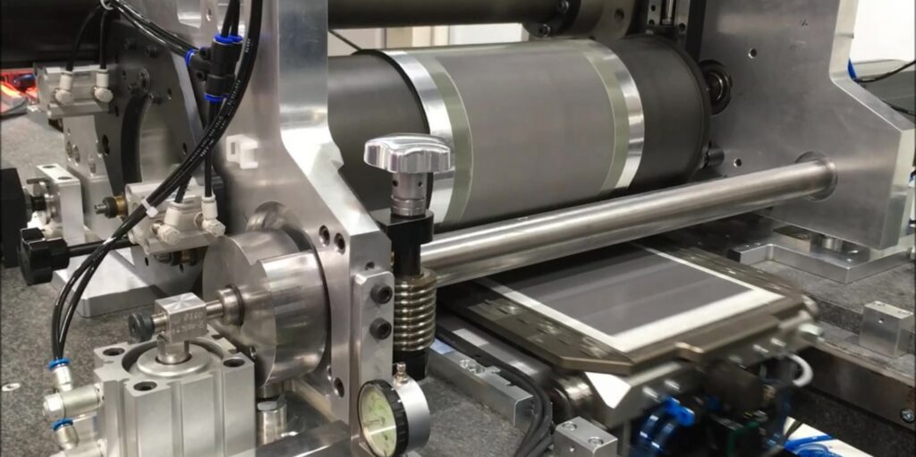 Rotationssiebdruck-Metallisierung eines Silicium-Wafers auf der Demonstrator-Anlage.