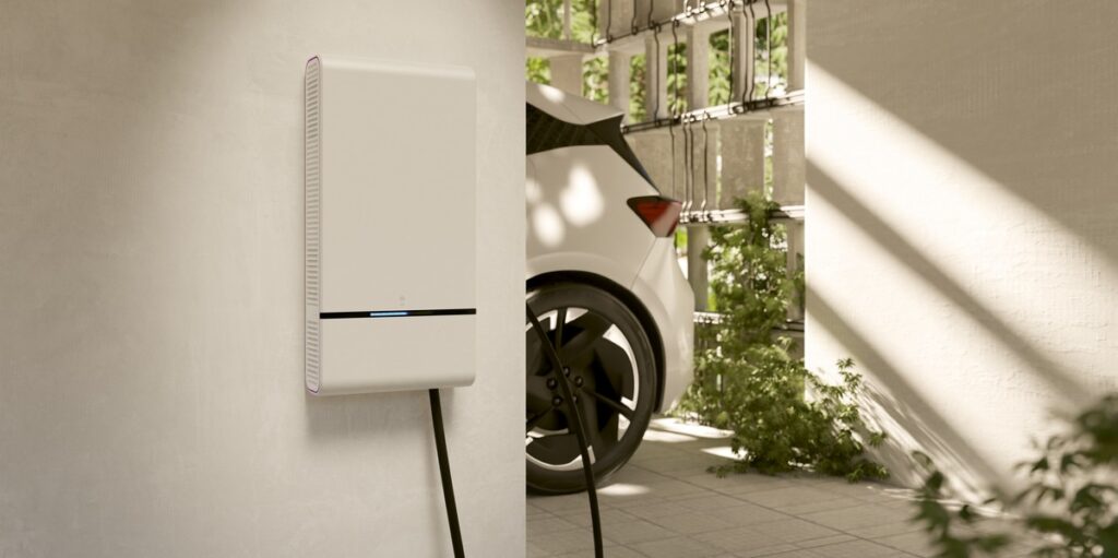 Solaredge und Wallbox Chargers präsentieren neue bidirektionale Ladestationen mit CCS-Anschluss