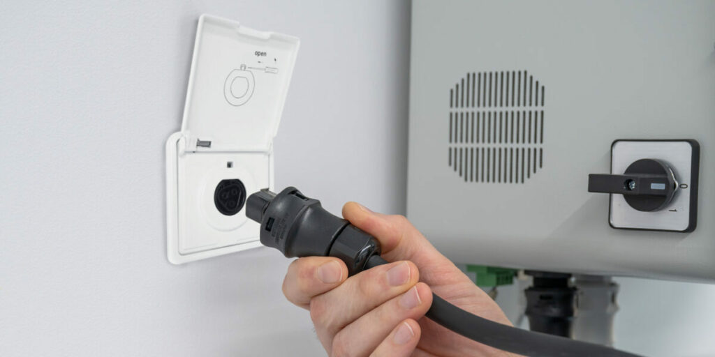 SAX Power, Speicher mit integriertem Wechselrichter, Wieland Steckdose