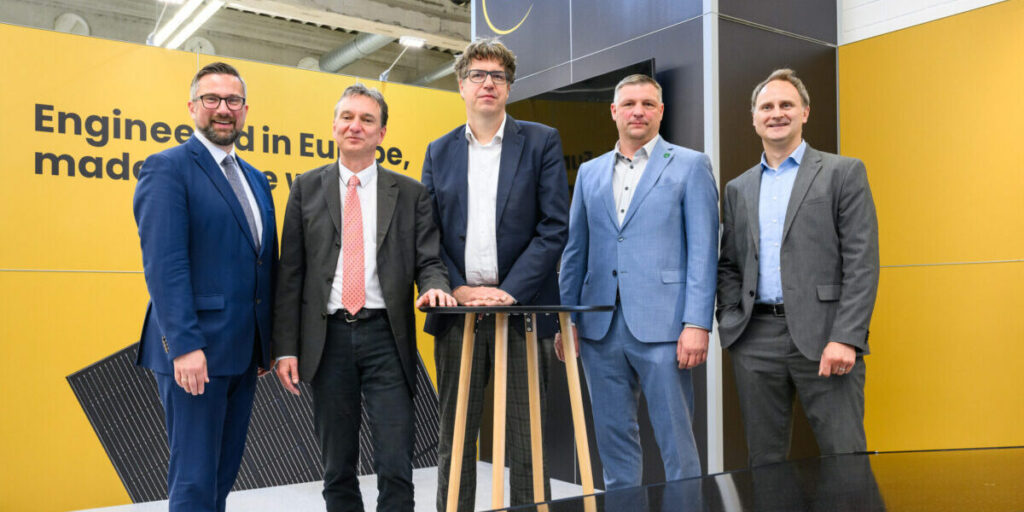 Eröffnung, Sunmaxx PVT, Produktion, Sachsen