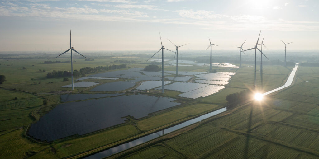 GP Joule nimmt in Ostfriesland 83-Megawatt-Solarpark in Betrieb