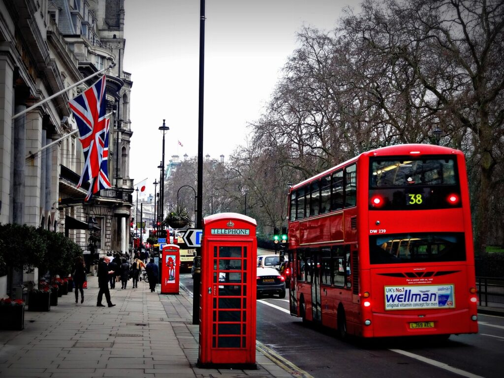 London, Doppeldeckerbus, Telefonzelle