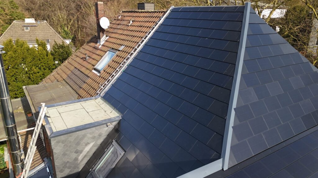 Paxos Solar, Multi-Energie-Dach kombiniert Photovoltaik, Solarthermie und Dacheindeckung