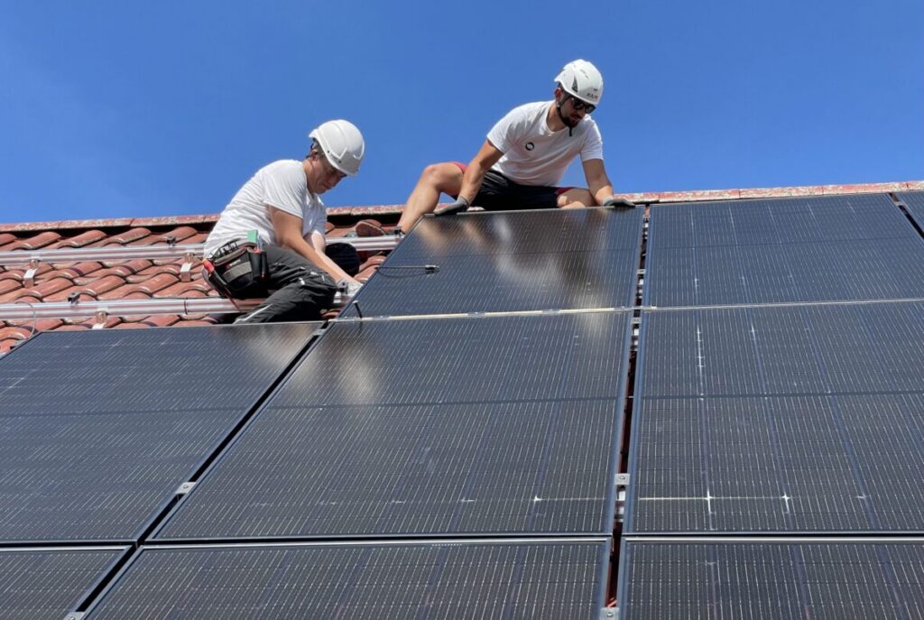 Installation, Dachanlage, Solarwatt, Solarmodule