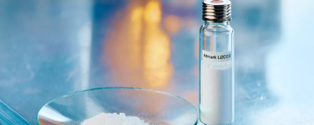 Lithiumkarbonat im Reagenzglas Laborumfeld Weißes Pulver Petrischale