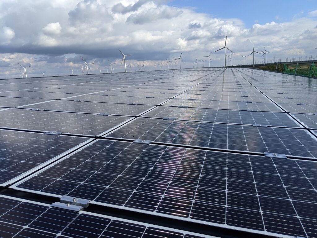 Photovoltaik und Windkraft