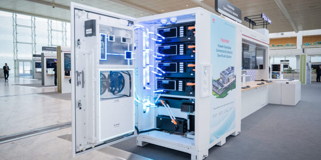 Gewerbespeicher von Huawei öffenes ehäuse Messestand