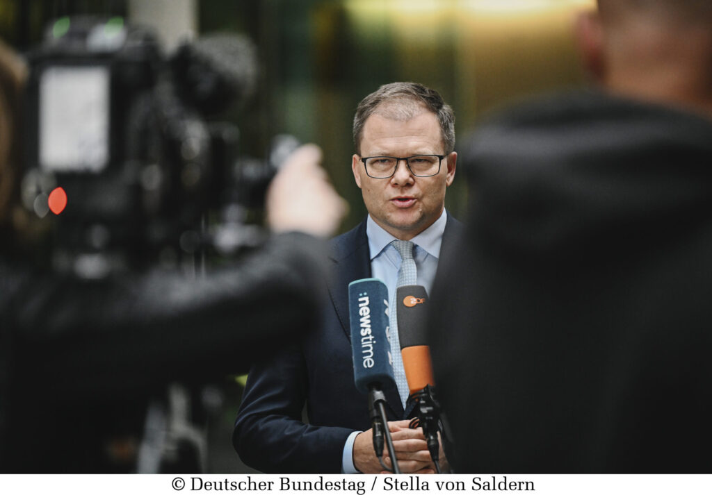 Minister Schneider im PResseinterview