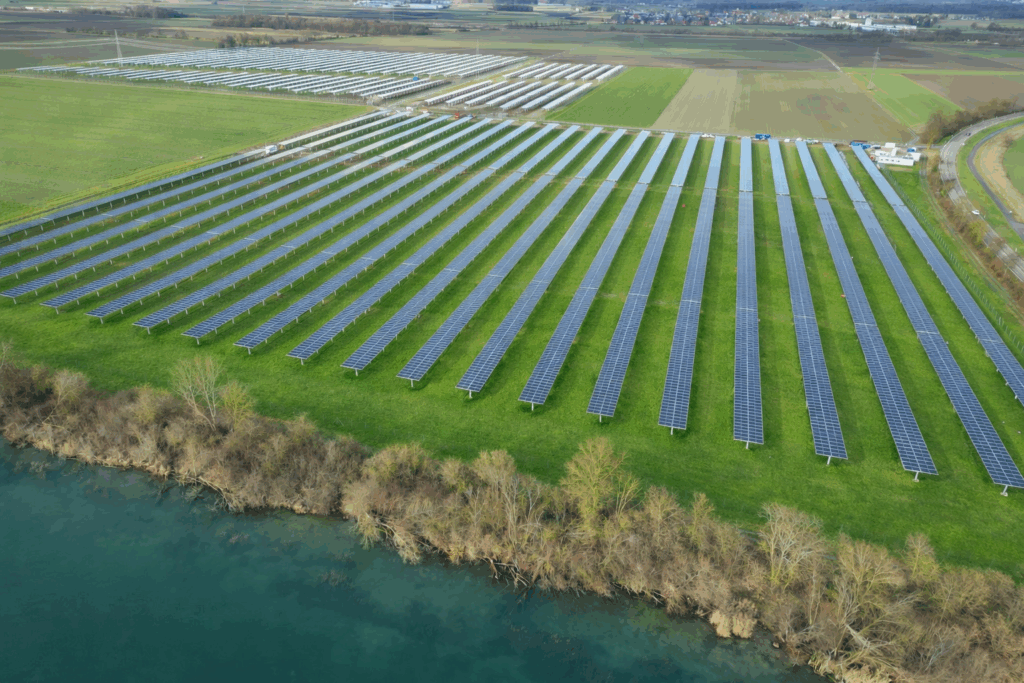 Agri-Photovoltaik-Anlagen, Oberndorf am Lech in Bayern, Feldwerke, Inbetriebnahme März 2026