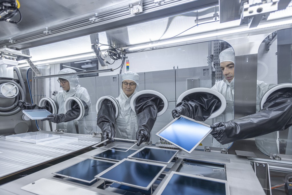 Das Pero-Si-SCALE überführt die Zelldesigns aus dem Labor auf industrielle Zellformate bis zur Wafergröße von 210 mal 210 Millimeter.