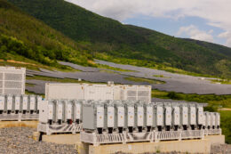 Co-Location aus Photovoltaik und Speicher von The Mobility House Energy
