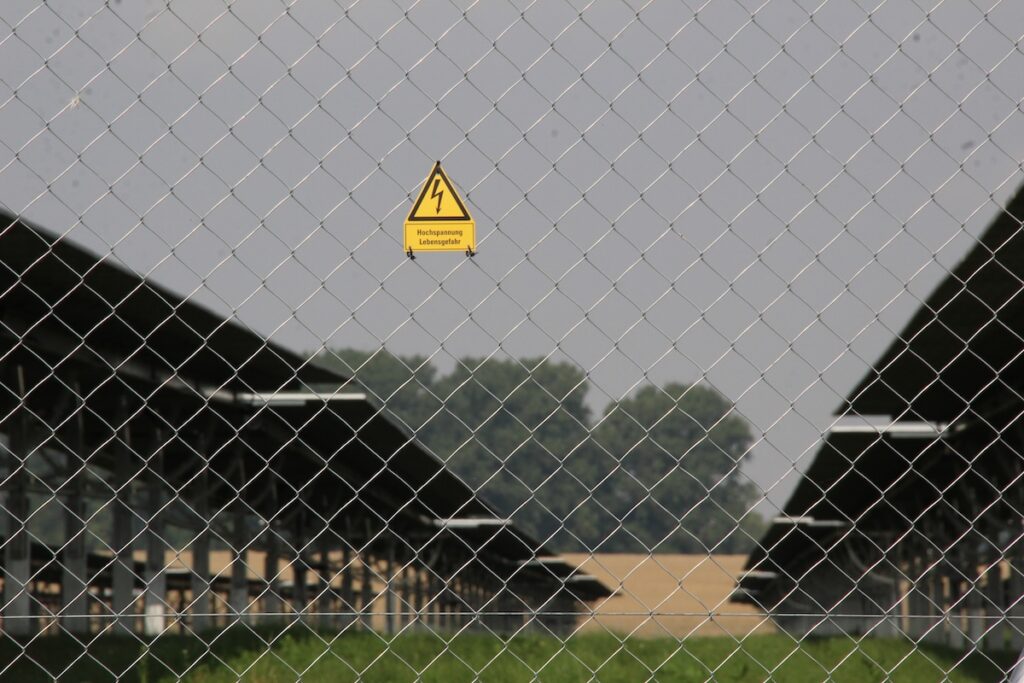 Freiflächenanlage, Zaun, Hochspannung, Sicherheit, Vattenfall, Tützpatz (Mecklenburg-Vorpommern)
