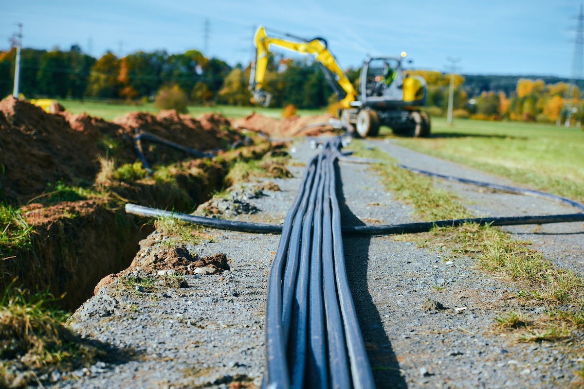 Verteilnetz, Bayernwerk, Netzausbau, Erdarbeiten, Bagger, Kabel
