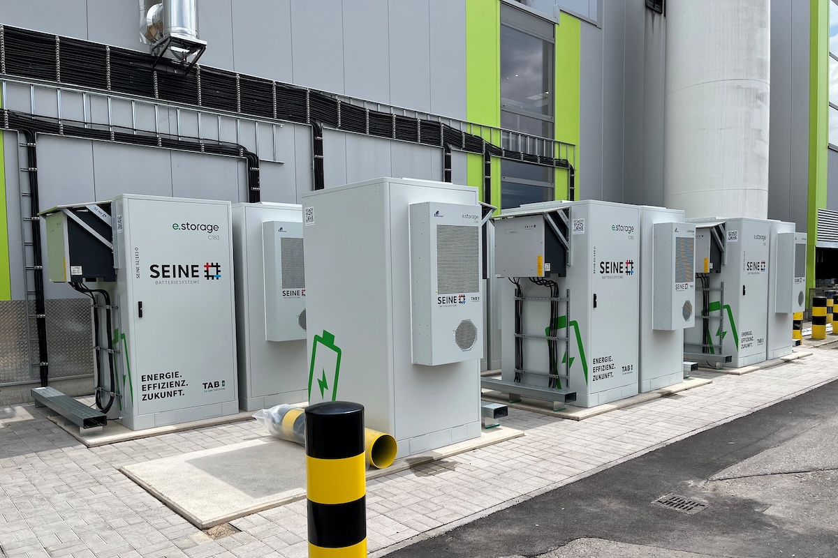 Batteriespeicher an einem Aluminiumwerk