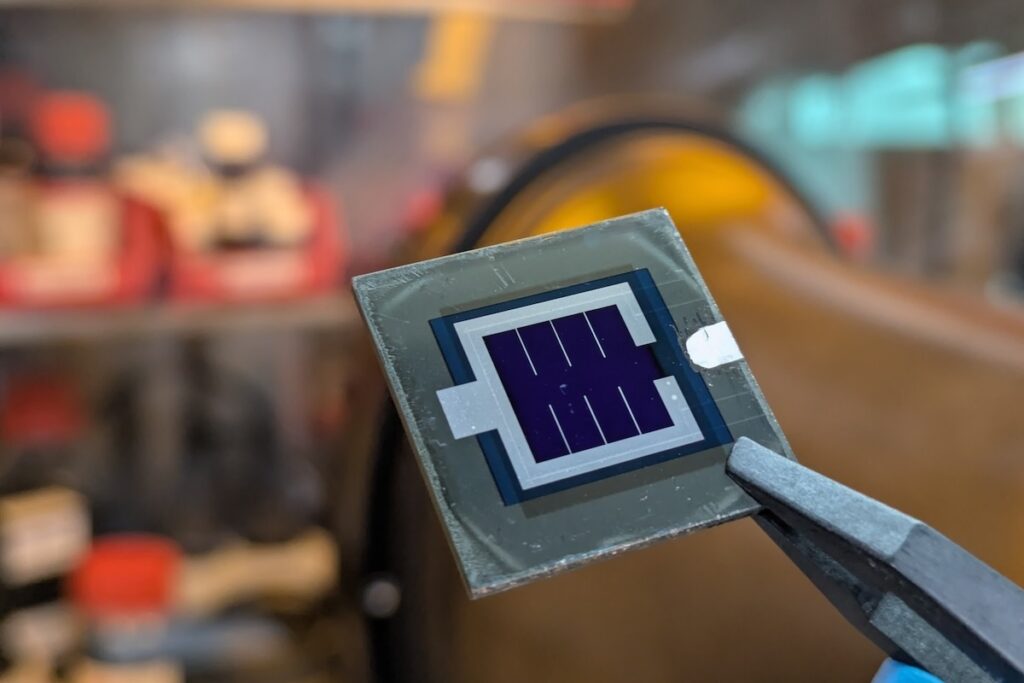 Helmholtz-Zentrum Berlin (HZB), Center for the Science of Materials Berlin (CSMB) an der Humboldt-Universität zu Berlin, CIGS-Perowskit-Tandemzelle, Rekordwirkungsgrad 25,5 %