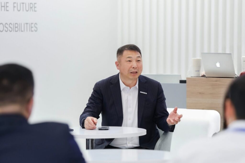 Feng Huang, Präsident von Cornex