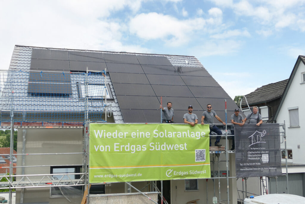 Installation, Photovoltaik-Dachanlage durch Erdgas Südwest Service GmbH