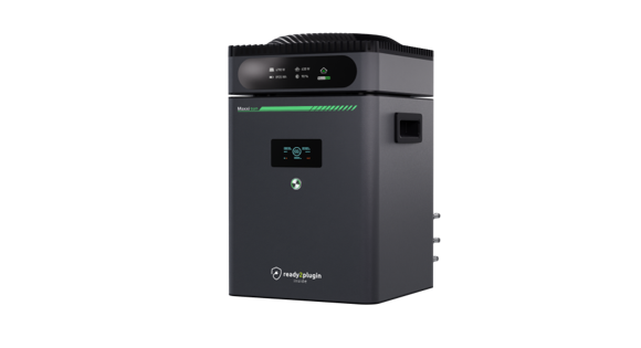 Steckdosenspeicher mit integriertem ready2plugin-Leitungsüberlastschutz.