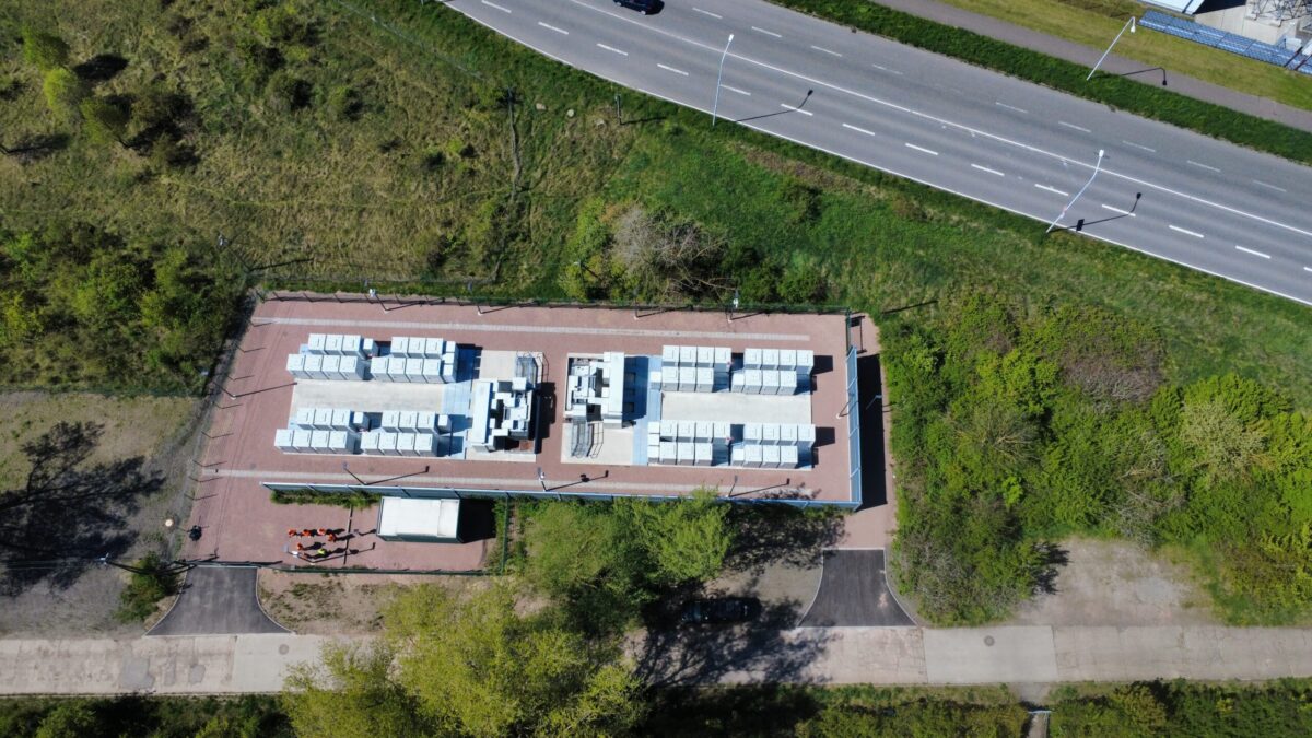 Stand-alone-Batteriespeicher mit 11 Megawatt/22 Megawattstunden in Halle (Saale) von CCE und Umweltbank, realisiert 2026