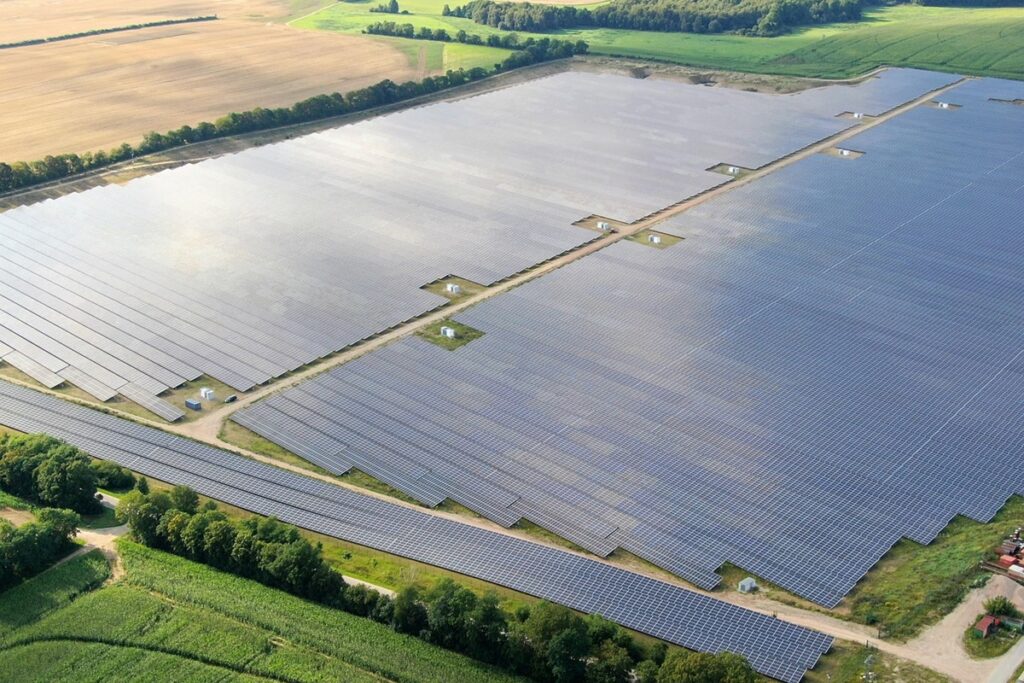 Solarpark auf einer Freifläche