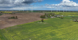 Hier entsteht förderfrei die 37-Megawatt-Photovoltaikanlage mit Batteriespeicher.