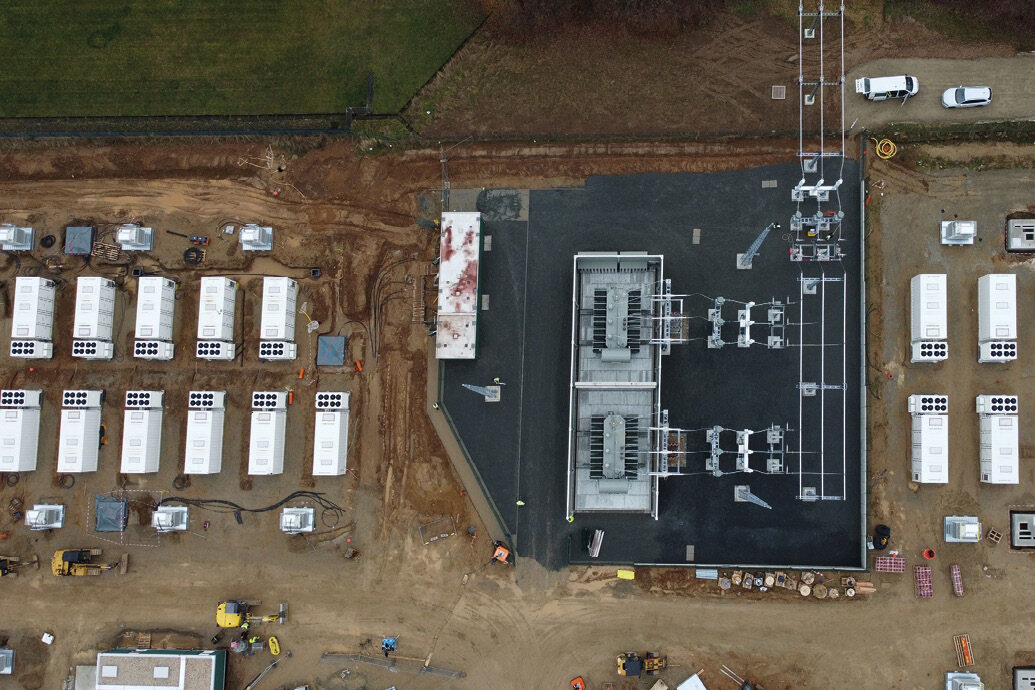 Bau eines Batteriegroßspeichers (von Kyon Energy in Alfeld)