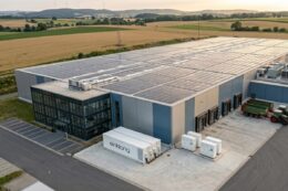 Gewerbespeicher, Gewerbegebäude, C&I, Flachdach, Projekt von Einklang