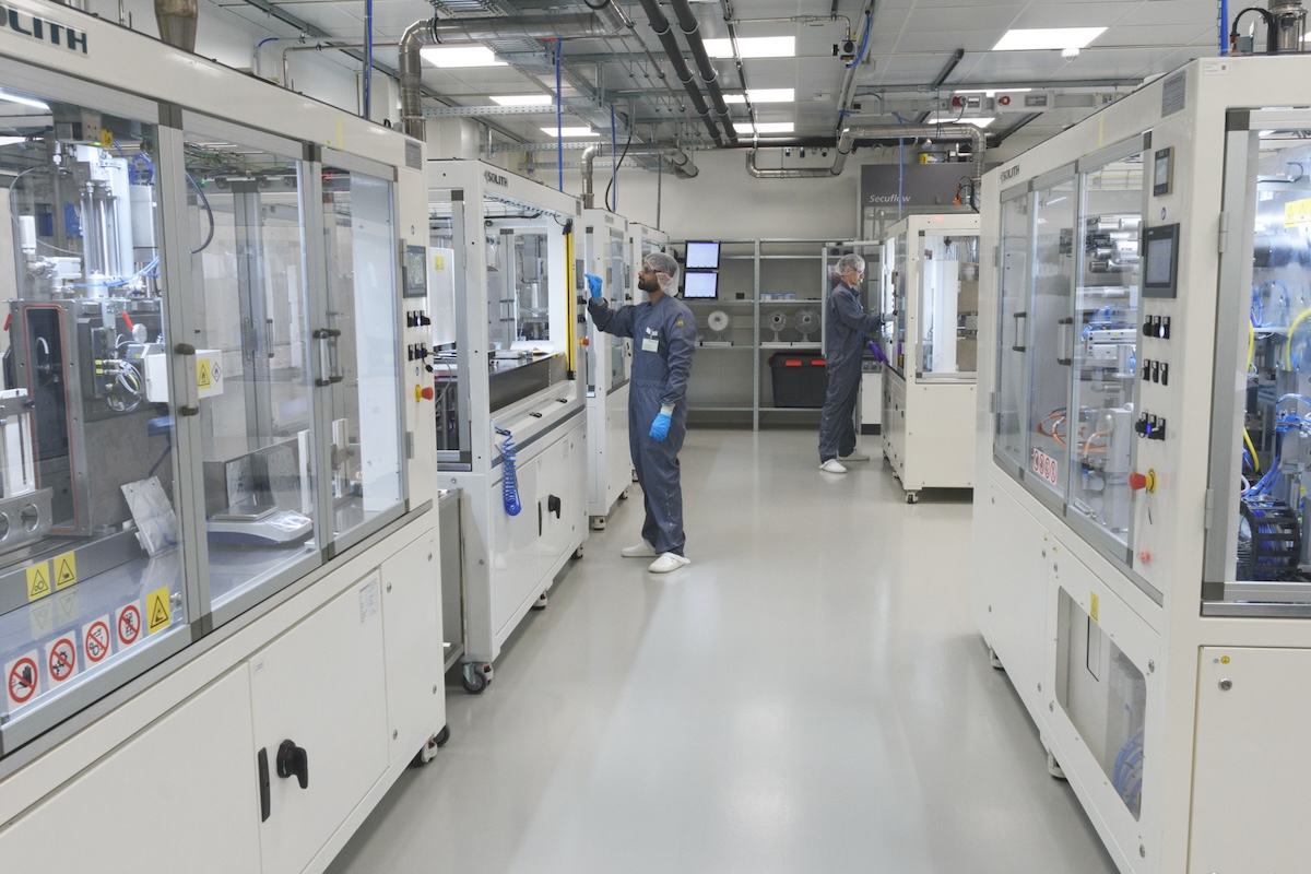 Halbautomatische Fertigungslinie für industrienahe Pouch-Zellen im Trockenraum; Fraunhofer ISE; Zentrum für Elektrische Energiespeicher