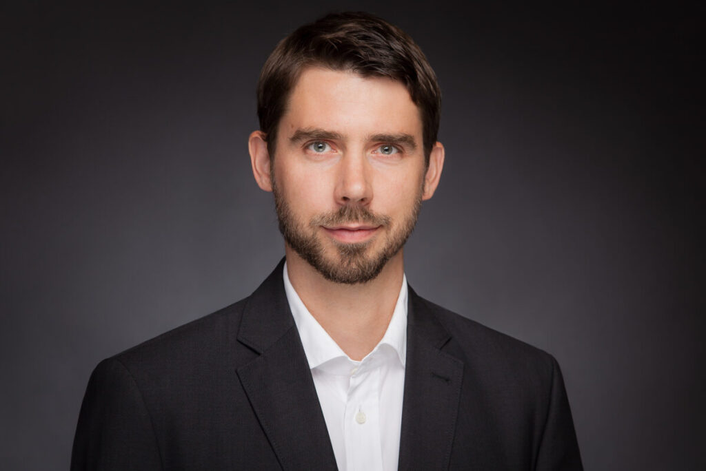 Sebastian Schnurre ist Partner der Kanzlei Assmann Peiffer. Er arbeitet als Rechts­anwalt am Standort Berlin.