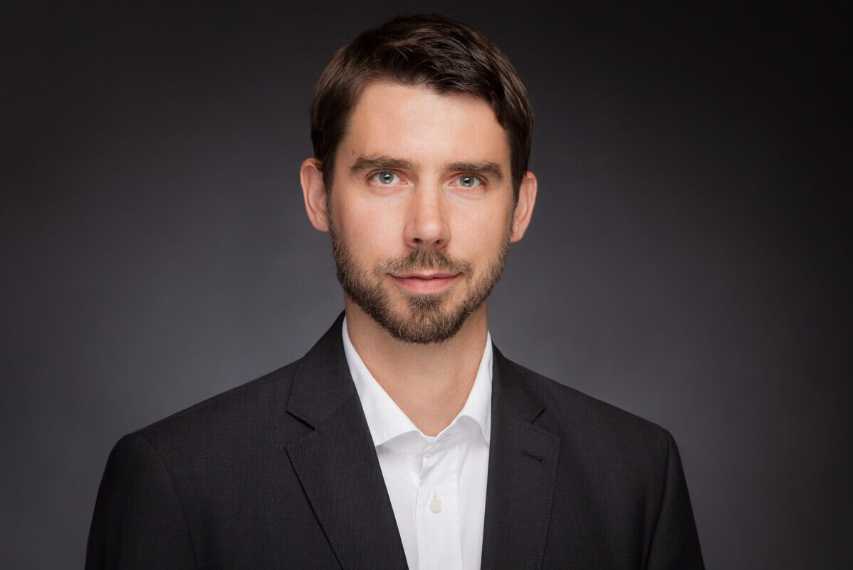 Sebastian Schnurre ist Partner der Kanzlei Assmann Peiffer. Er arbeitet als Rechts­anwalt am Standort Berlin.