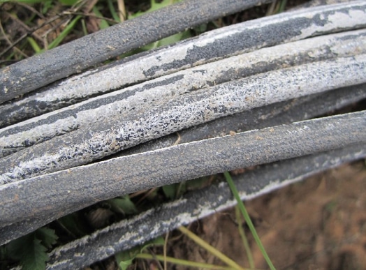 verwitterte_kabel_2_nah_Q_anonym-2