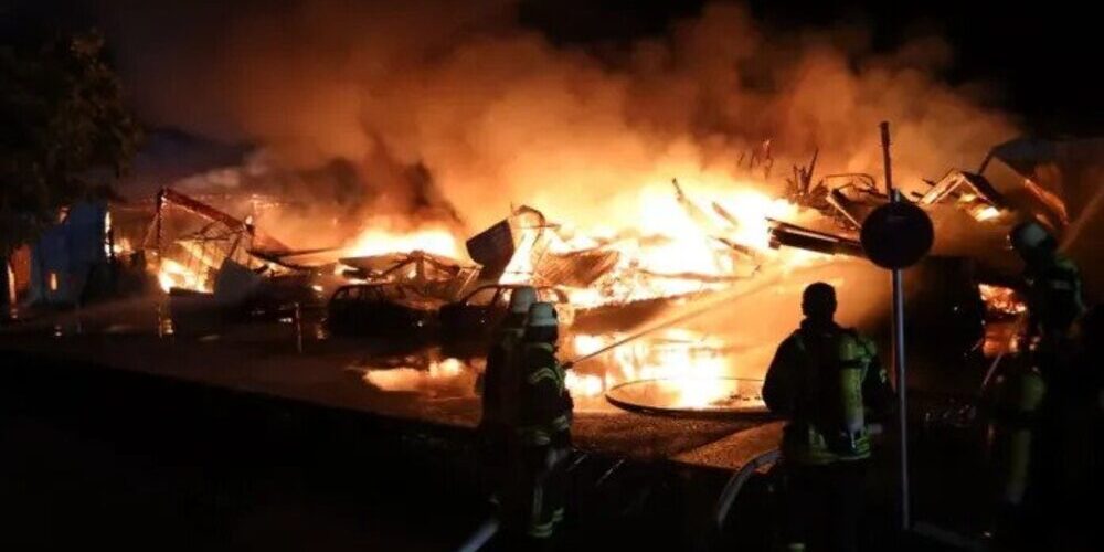 Feuer in Lagerhalle in Durach-Oberkottern