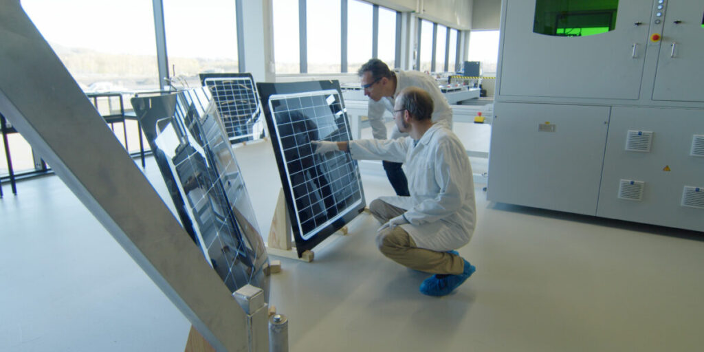 gewölbte Oberfläche mit Photovoltaik