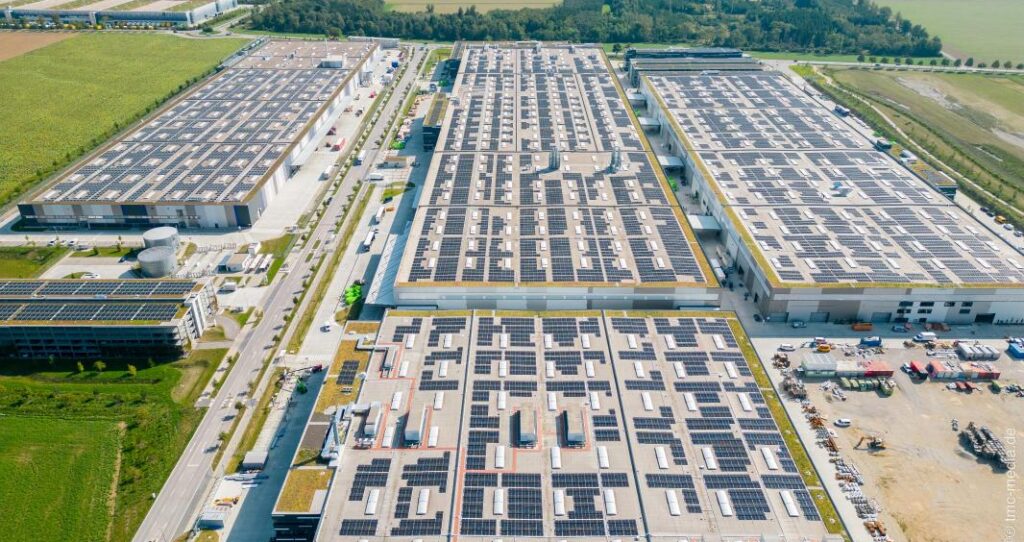 Gewerbeimmobilien mit Photovoltaik-Anlagen, Pressefoto "VGP Renewable Energy bringt mit 150 Mio. Euro der EIB Solarmodule auf Europas Dächer"