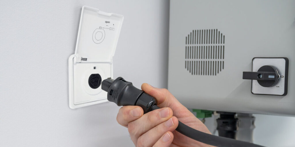 SAX Power, Speicher mit integriertem Wechselrichter, Wieland Steckdose