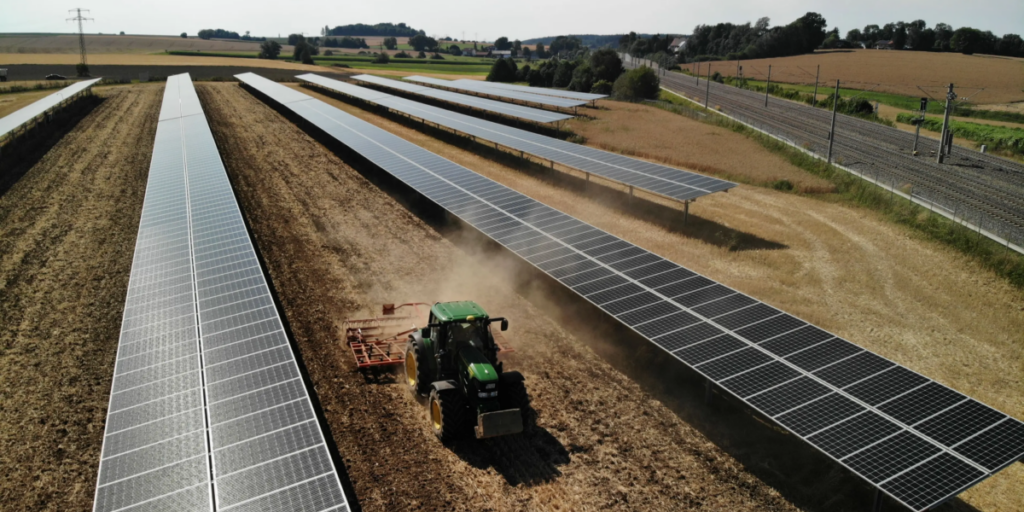 Traktor, Schletter, Agri-Photovoltaik