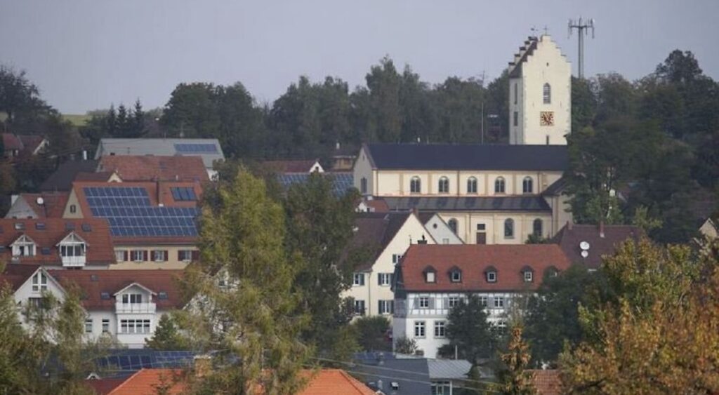Illustration/Symbolfoto „Photovoltaik auf kirchlichen Gebäuden“ der Erzdiözese Freiburg
