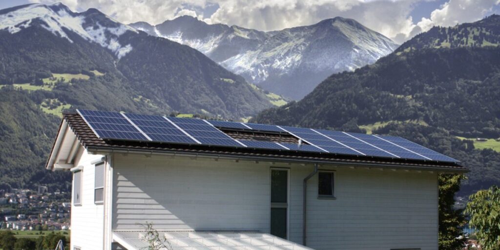Photovoltaik-Dachanlage, Österreich, Alpen