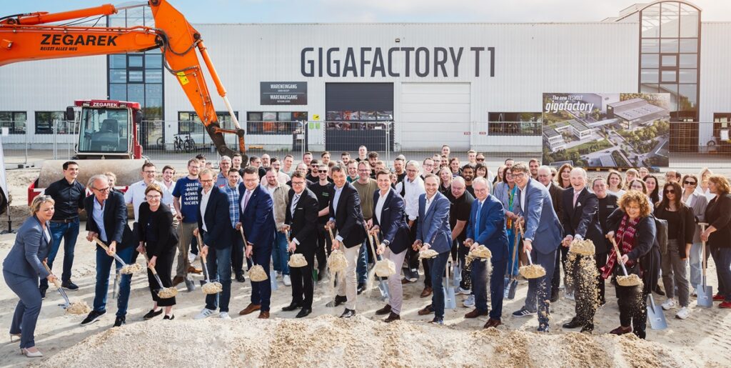 Spatenstich für neue Gigafactory bei Tesvolt