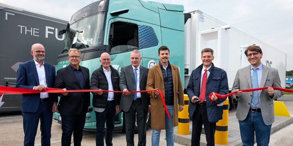 Megawattladen, Eröffnung Ladepunkt, E-Lkw, Andreas Rade (VDA), Volker Rimpler (EnBW), Christian Rehtanz (TU Dortmund), Christian Lippold (Autobahn GmbH), Paul Vigener (P3 Automotive GmbH), Christian Hirte (Bundesministerium für Verkehr), Patrick Plötz (Fraunhofer ISI)