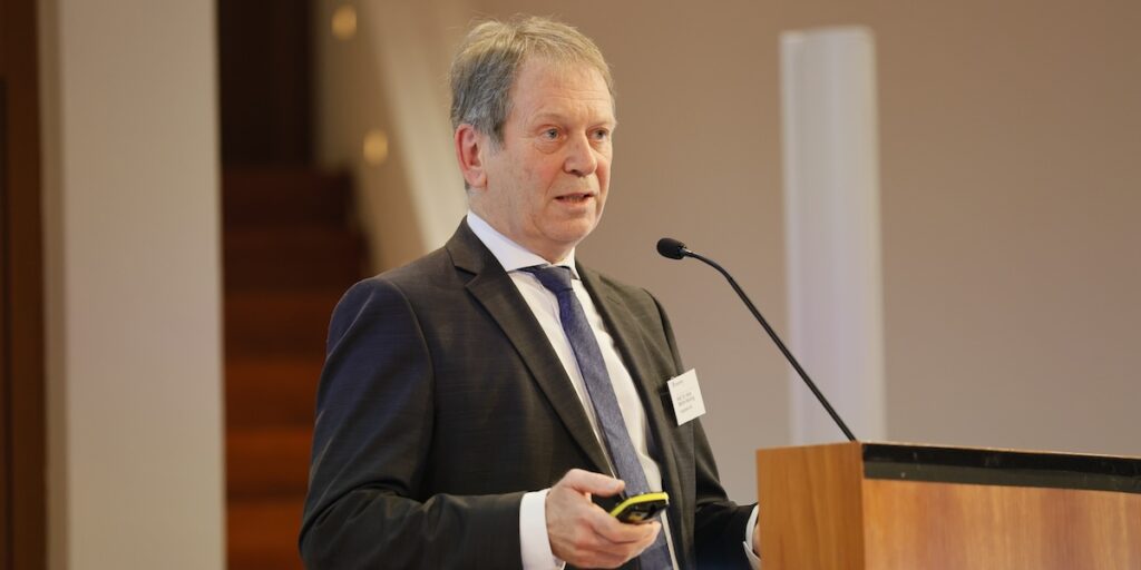 Prof. Hans-Martin Henning, Fraunhofer ISE, Impulsvortrag „Die deutsche Energiewende – eine Übersicht“, Symposium „Die deutsche Energiewende – ein Erfolgsmodell?“, Verabschiedung v. Henning, 30.9.2025