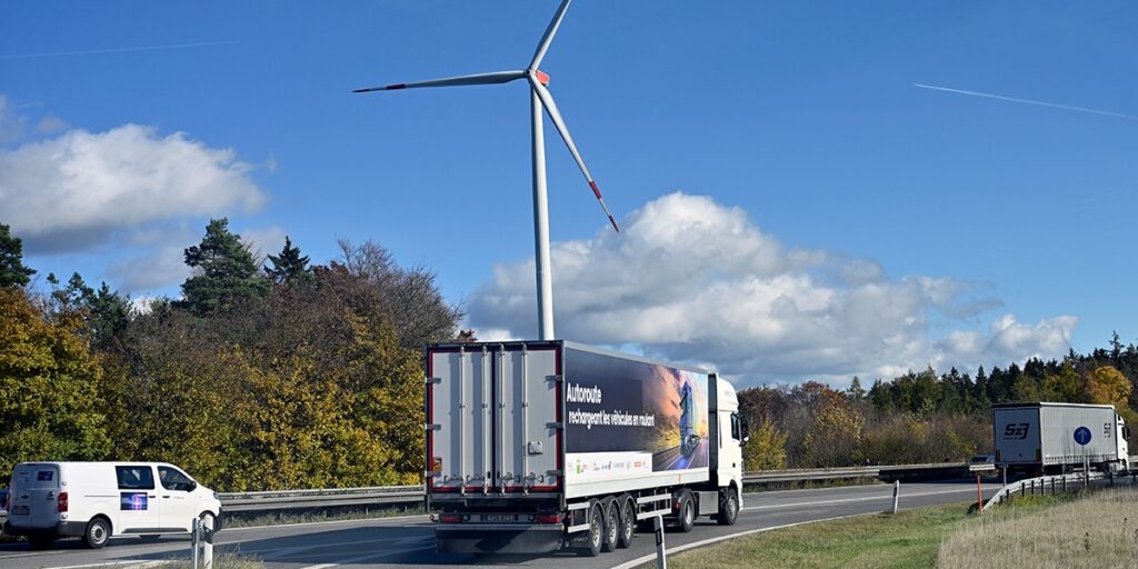 Induktives Laden, Teststrecke, Autobahn A6, Lkw, EM Power, Friedrich-Alexander-Universität Erlangen-Nürnberg FAU