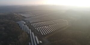 Solarpark Schkölen, Thüringen, Deutschland, 37,4 Megawatt, Enerparc, erste PV-Anlage in Deutschland mit Präqualifizierung für Sekundärregelenergie, aFRR, Sunnic Lighthouse, Entelios, 50 Hertz