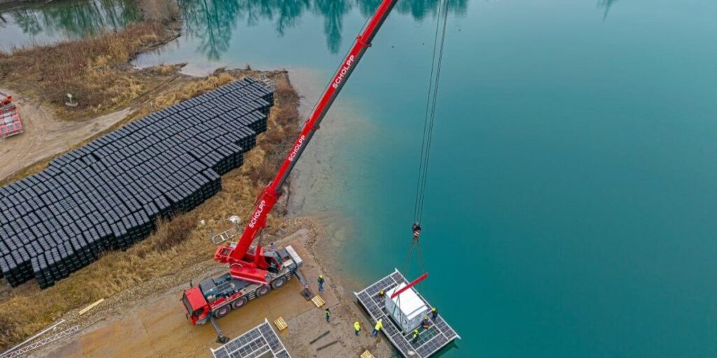 Erdgas Südwest, Baustart für die Floating-PV-Anlage auf dem Kühlsee in Iffelzheim