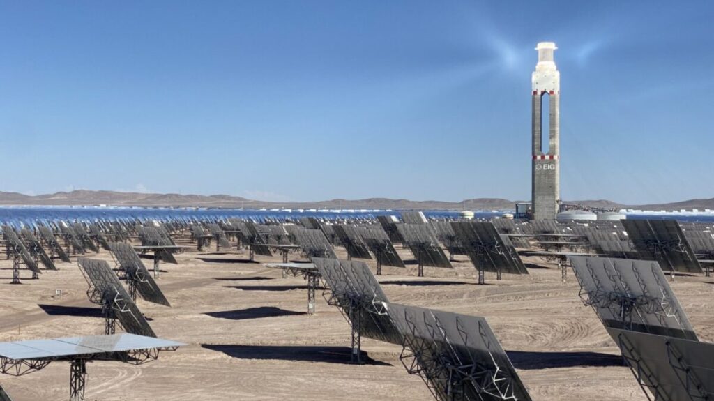 Konzentrierte Solarthermiekraftwerk in der Wüste in Chile