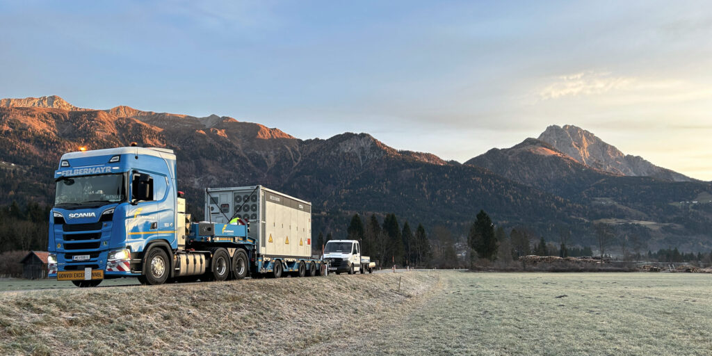 Anlieferung eines Batteriespeichers von Ads-Tec nach Österreich