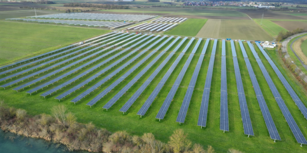 Agri-Photovoltaik-Anlagen, Oberndorf am Lech in Bayern, Feldwerke, Inbetriebnahme März 2026