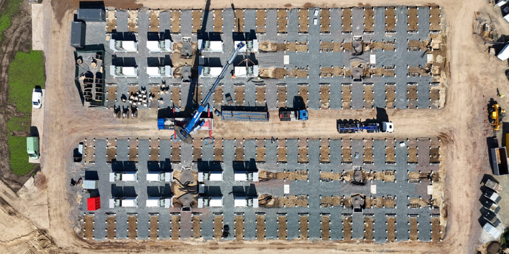 Eco Stor, Batteriespeicher, Förderstedt, Bau der Batteriemodule