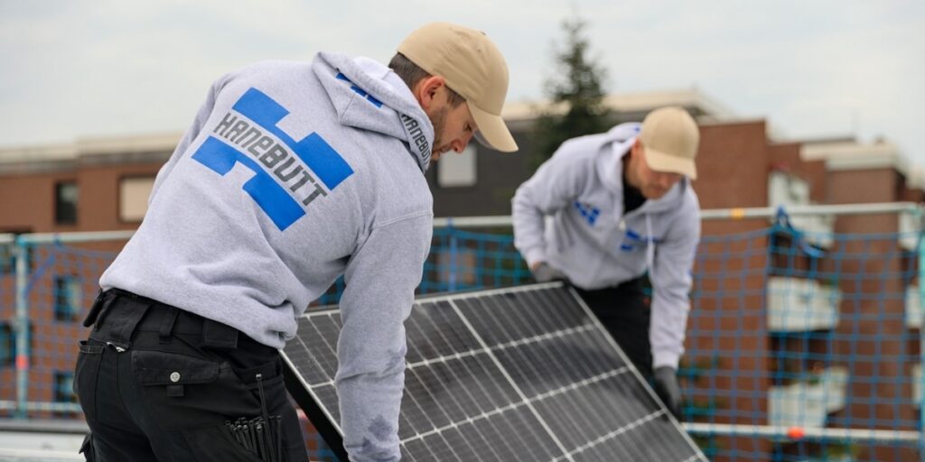 Handwerk, Montage, Photovoltaikanlage, Flachdach, Hanebutt