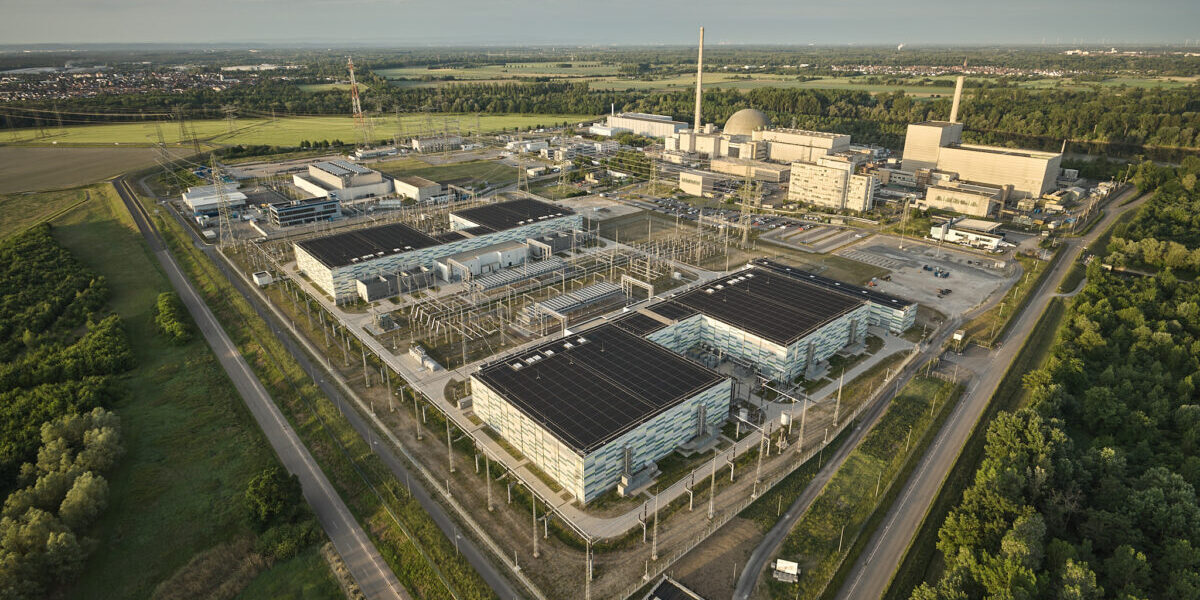 Luftbild des Energieparks Philippsburg. Hier möchte die EnBW einen der größten Batteriespeicher Deutschlands errichten, auf einer Fläche neben dem TransnetBW Konverter.